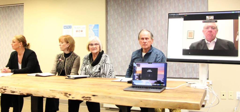 Meeting explores 100 Mile House’s economic future post mills